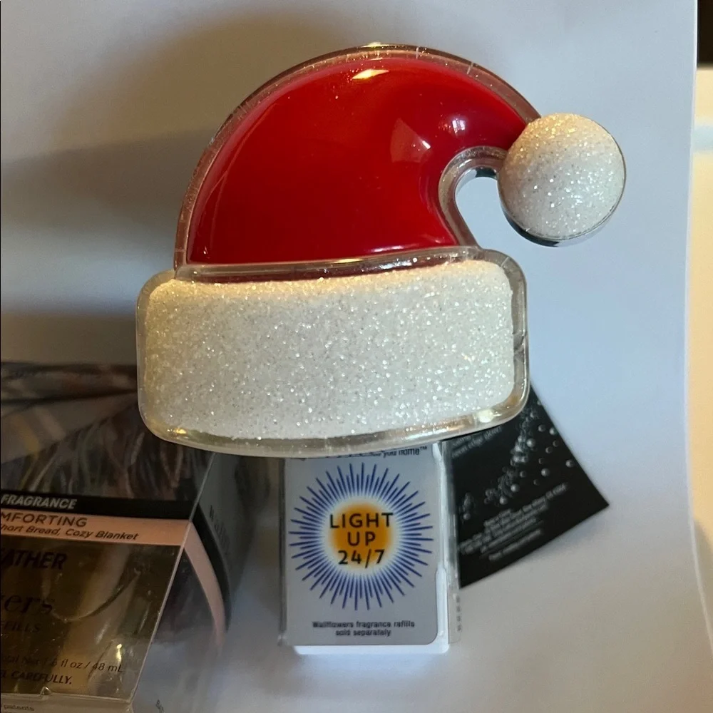 Bath Body Works Santa Hat Night Light Wallflower Pug In-2 Cuddle Weather Refill
